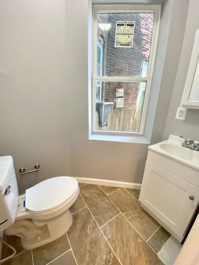 Building Photo - Beautifully Renovated 3-Bedroom Townhouse ...