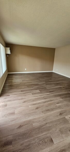 Building Photo - Puerta Madera