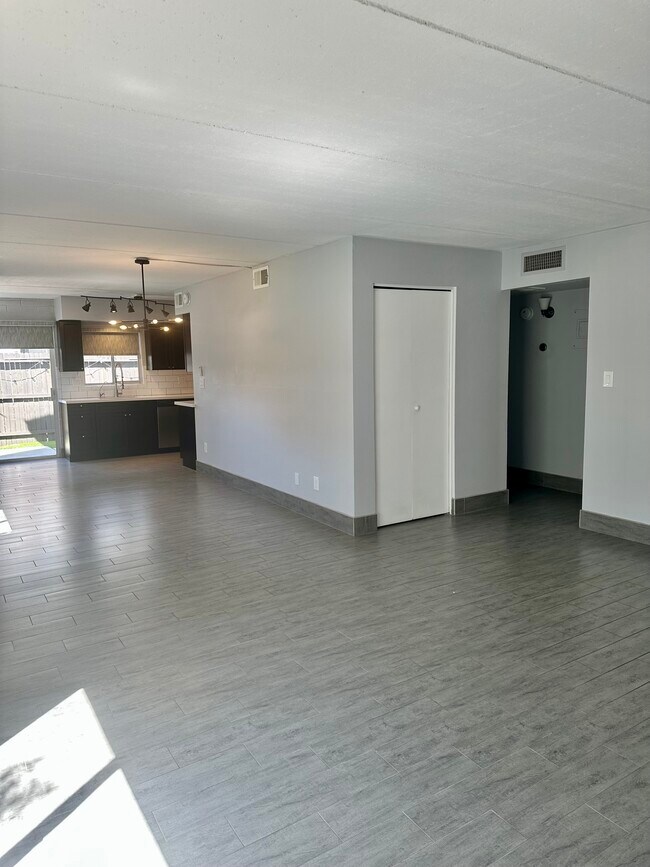 Building Photo - 3637 E Monterosa St