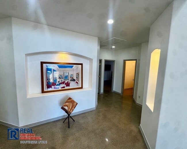 Building Photo - 179 Oasis Dr