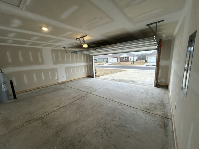 Building Photo - 309 Oakmont Cir