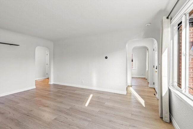 Building Photo - Well-Maintained Tacoma Brick home in Convenient Location