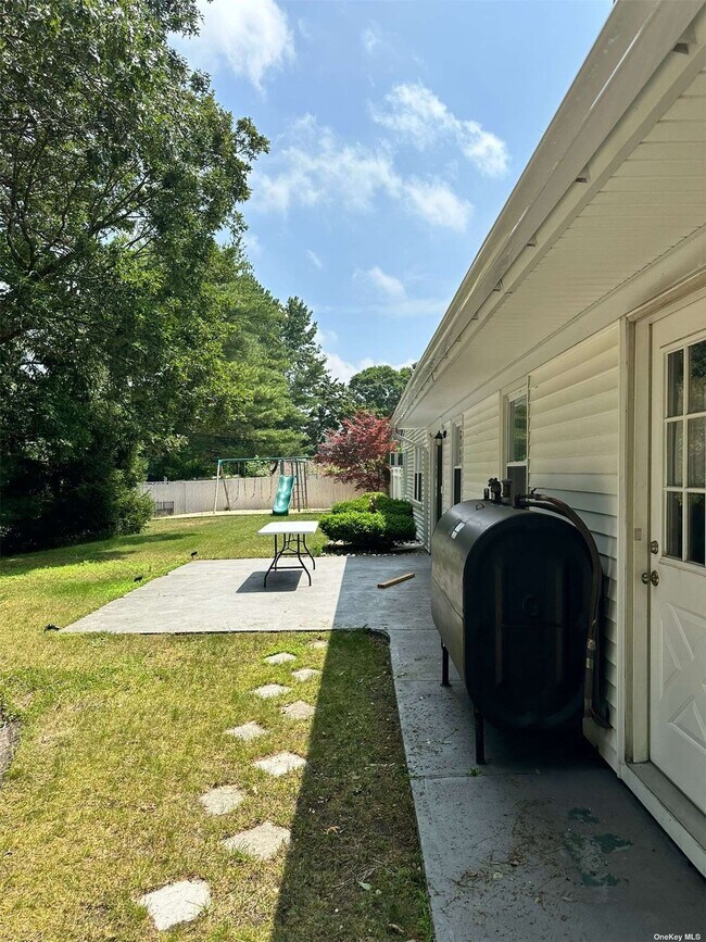 Building Photo - 115 Wedgewood Dr