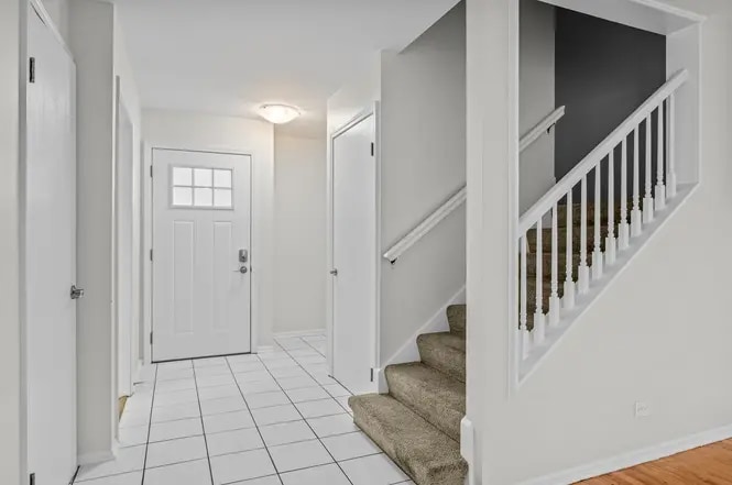 Building Photo - 2500-2502 Green Bay Rd