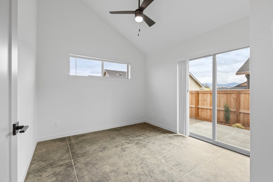 Building Photo - 109 Gangnes Dr
