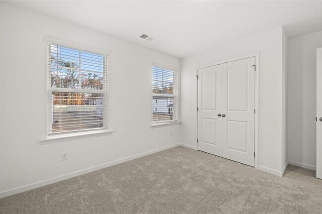 Building Photo - 874 Evergreen Rd