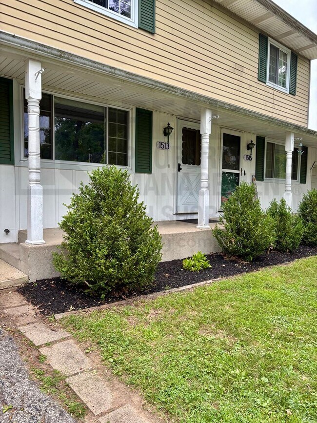 Building Photo - 1513 Monticello Park Dr
