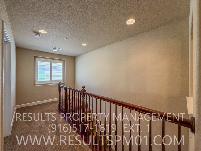 Building Photo - Elegance and spacious Mini Mansion