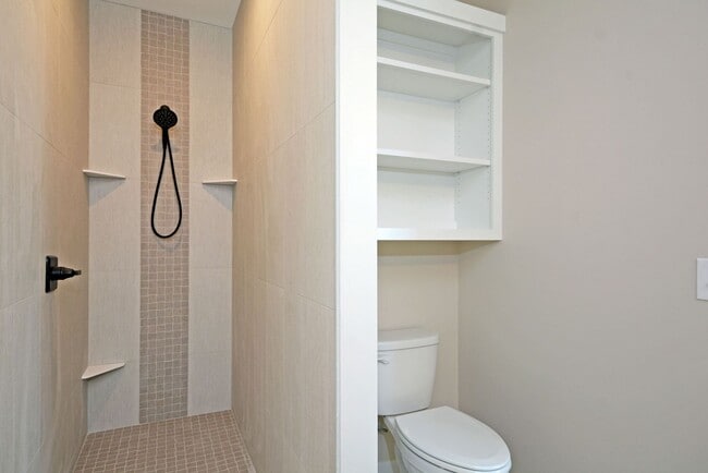 Building Photo - New Construction Townhouse Available Now in Roseville!