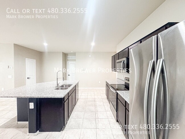 Building Photo - 5223 E Diatomite Dr