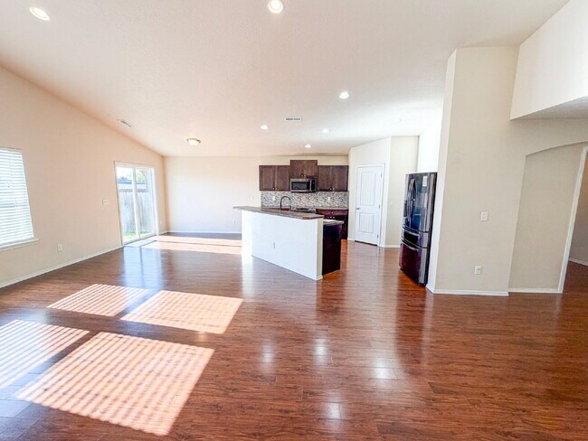 Building Photo - 4 Bed / 2 Bath Home for Rent in Caldwell – 1,886 Sq Ft
