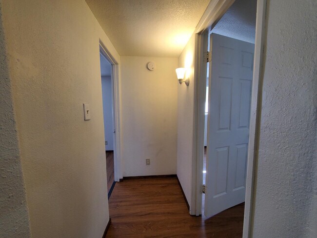 Building Photo - 515 S O'Leary St