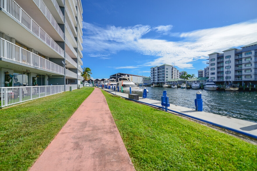 Building Photo - 1800 NW 24th Ave