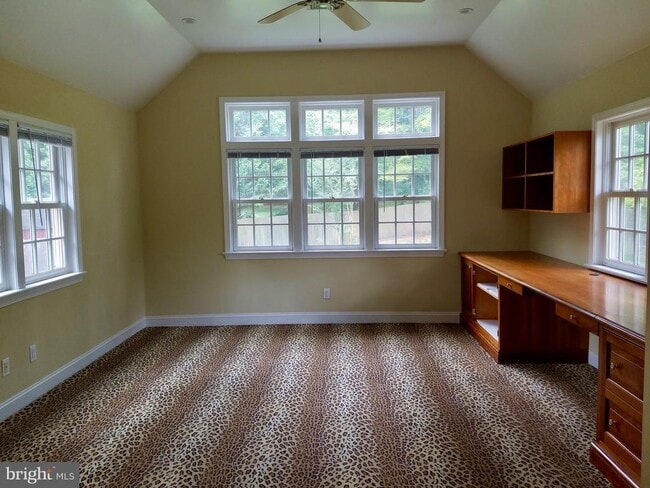 Building Photo - 128 Avon Rd