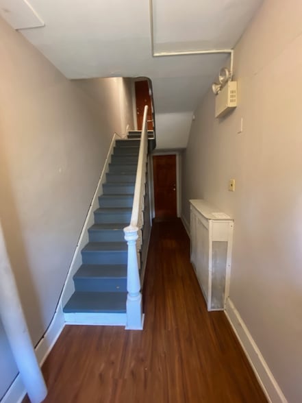 Building Photo - 423 E Main St