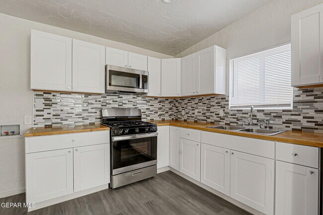 Building Photo - 580 Chula Vista St