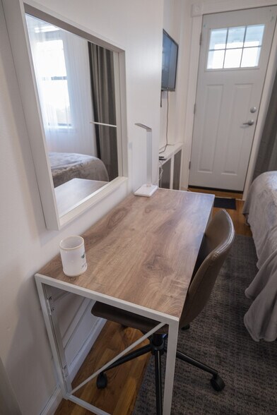 Building Photo - 301 E 104th St