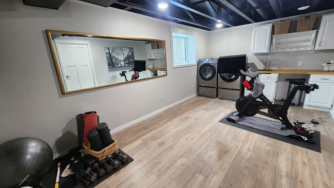 Building Photo - Designer 4 Bedroom Home with Sauna and Walk-Out Lower Level - Available May or June 1st