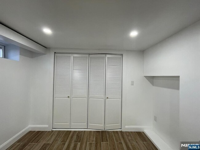 Building Photo - 11 Raymond Pl