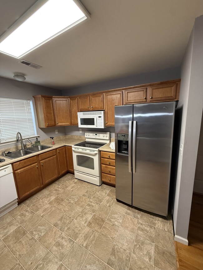 Building Photo - 528 N Hampton Meadows Dr