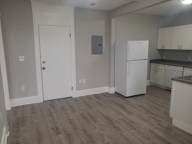 Building Photo - 738 Washington St