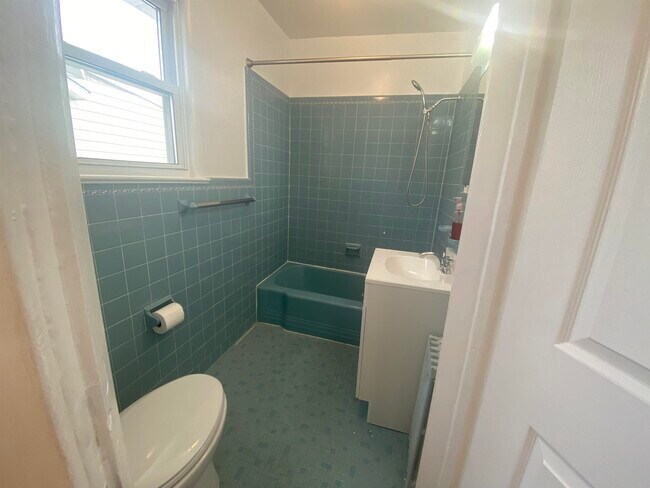 Building Photo - 536 3RD Ave