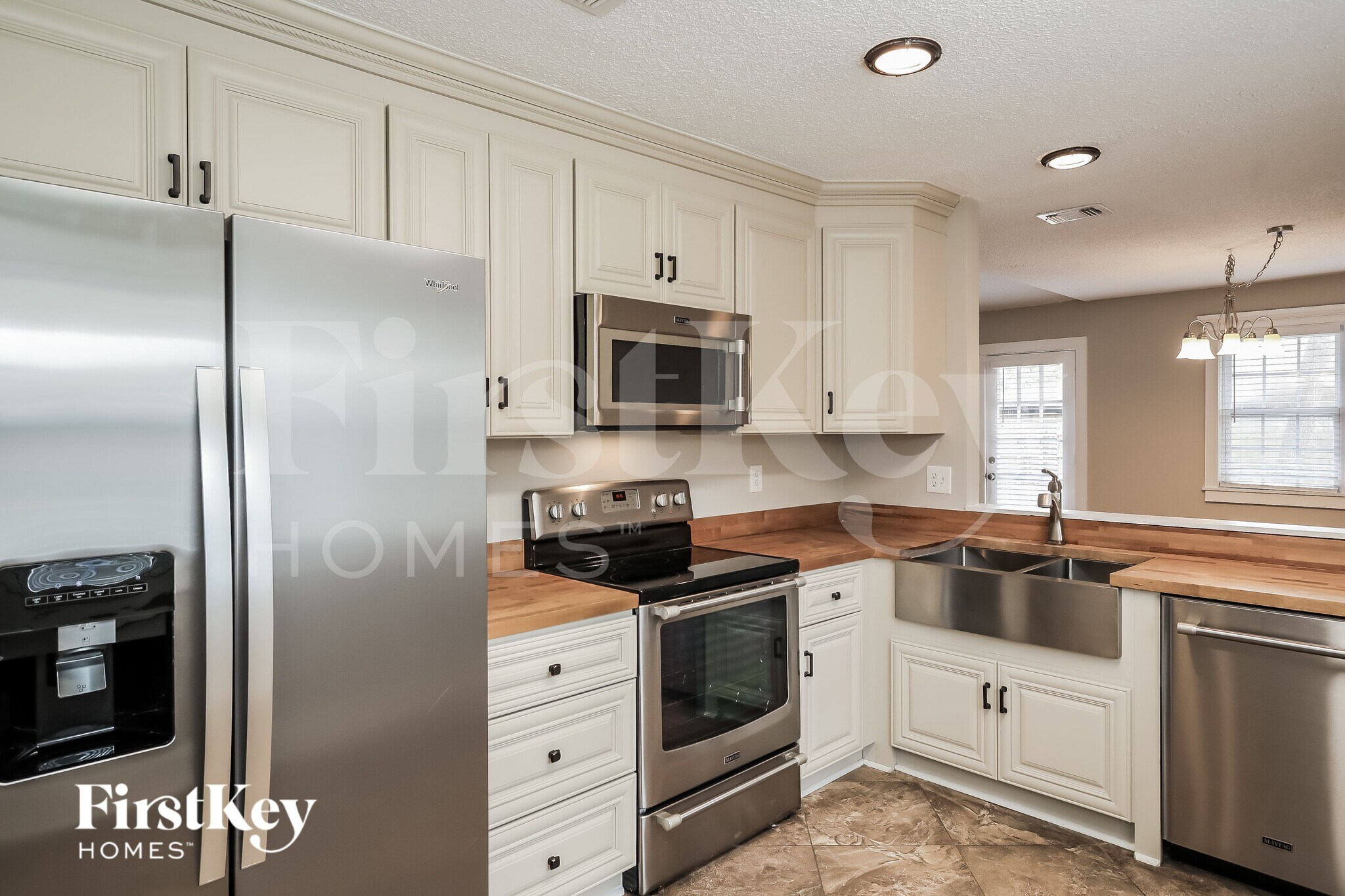 Building Photo - 6181 Island Forest Dr
