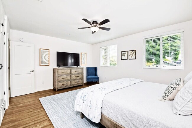 Building Photo - 541 San Dieguito Dr