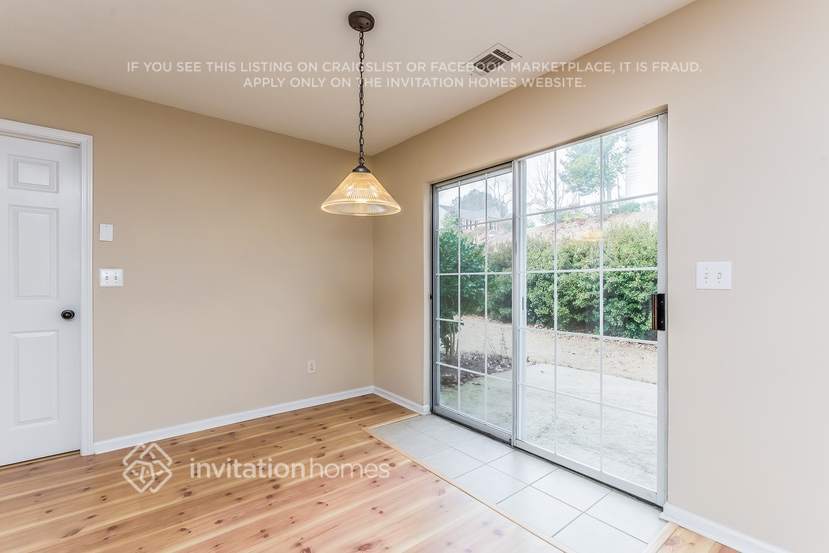 Building Photo - 1040 Deer Hollow Dr