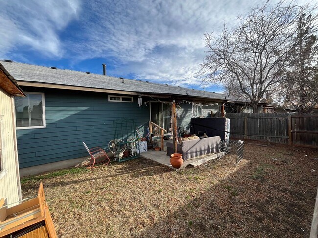 Building Photo - 1037sw17