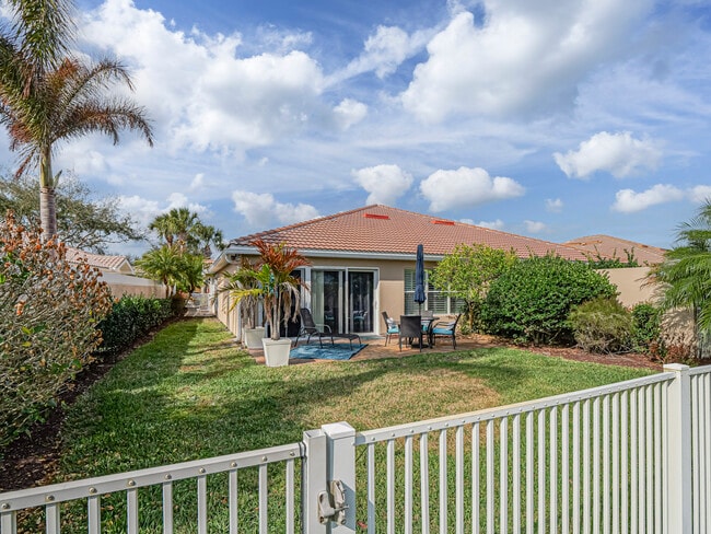 Building Photo - 5395 Dominica St