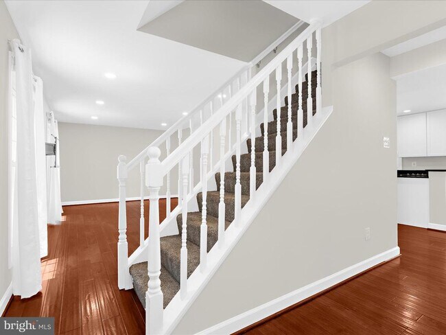 Building Photo - 7896 Pavilion Dr
