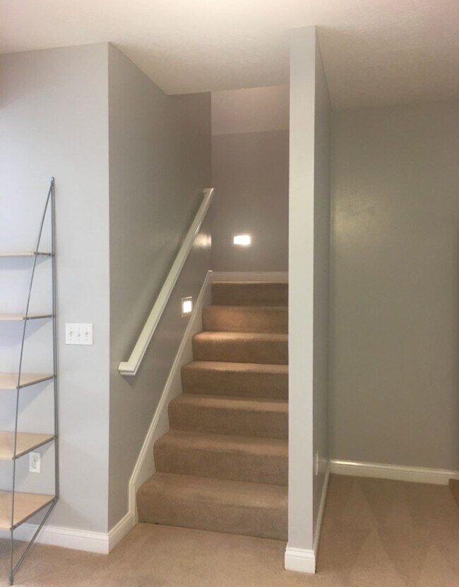 Building Photo - 100 Twin Lakes Dr