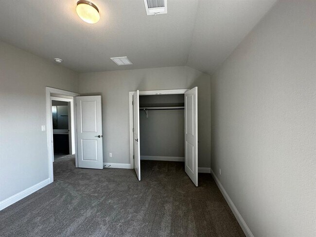 Building Photo - 109 Riverhill Dr