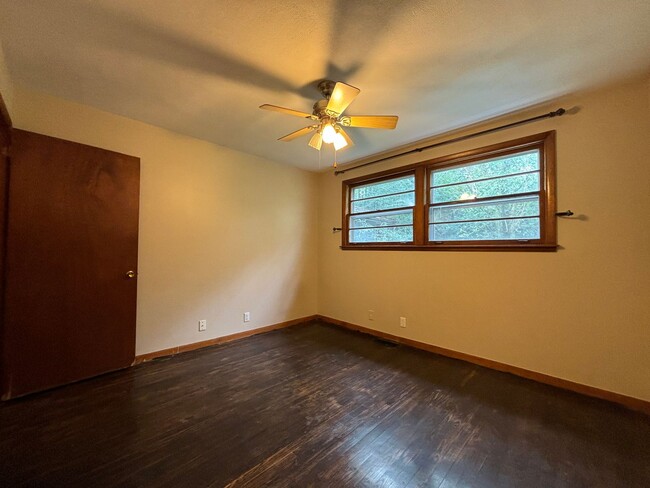 Building Photo - Beautiful Duplex in East Nashville