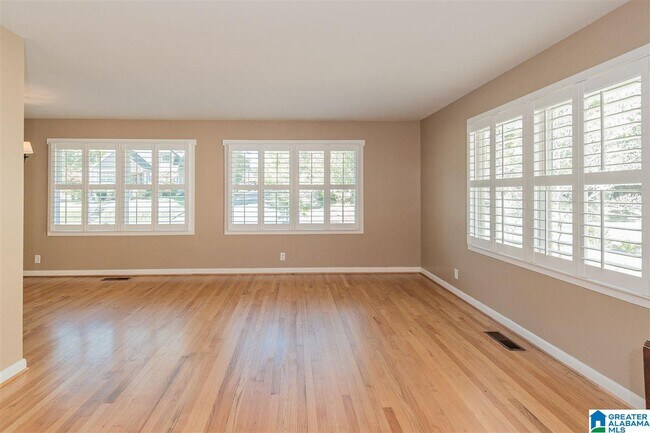 Building Photo - 615 Broadway St