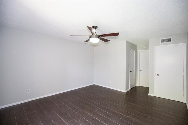 Building Photo - 3300 Pebblebrook Dr