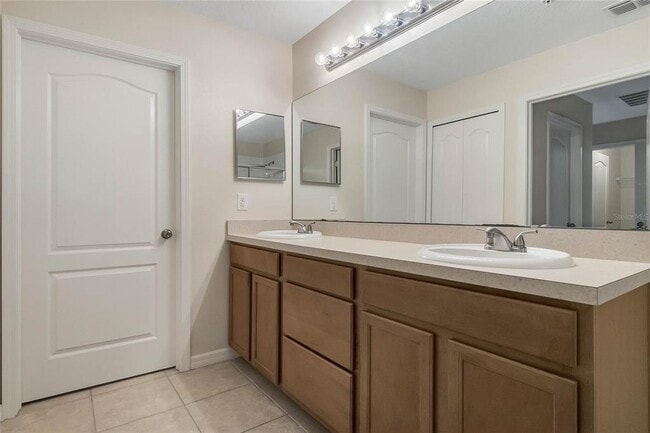 Building Photo - 1519 Priory Cir