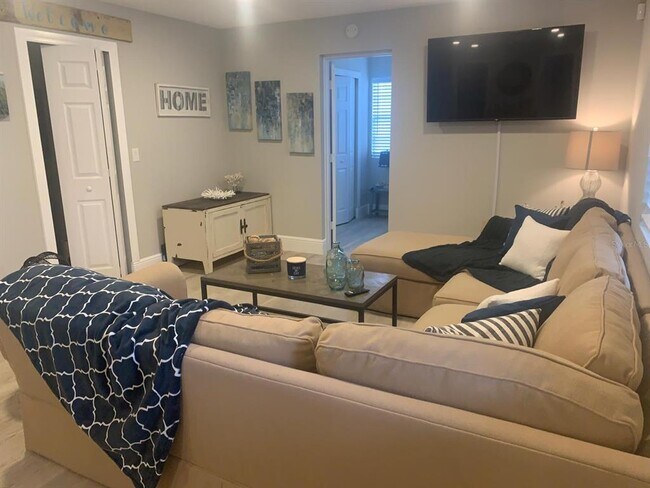 Building Photo - 244 Lexington Dr