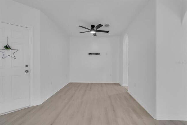 Building Photo - 4210 Windsor Lake Cir