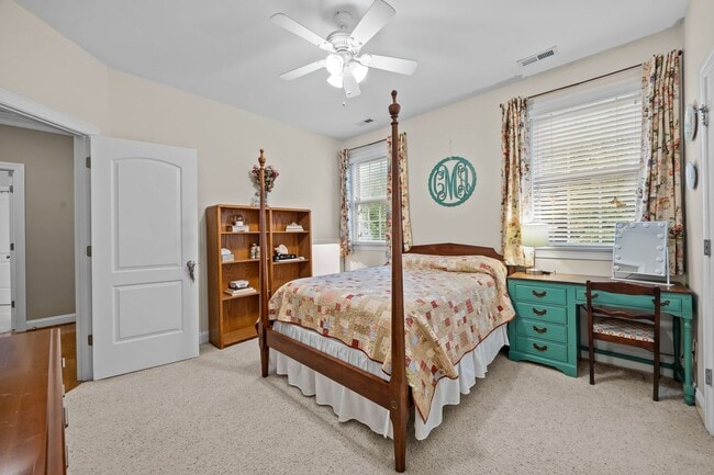 Building Photo - Spacious 4-Bedroom Home with Large Yard & ...