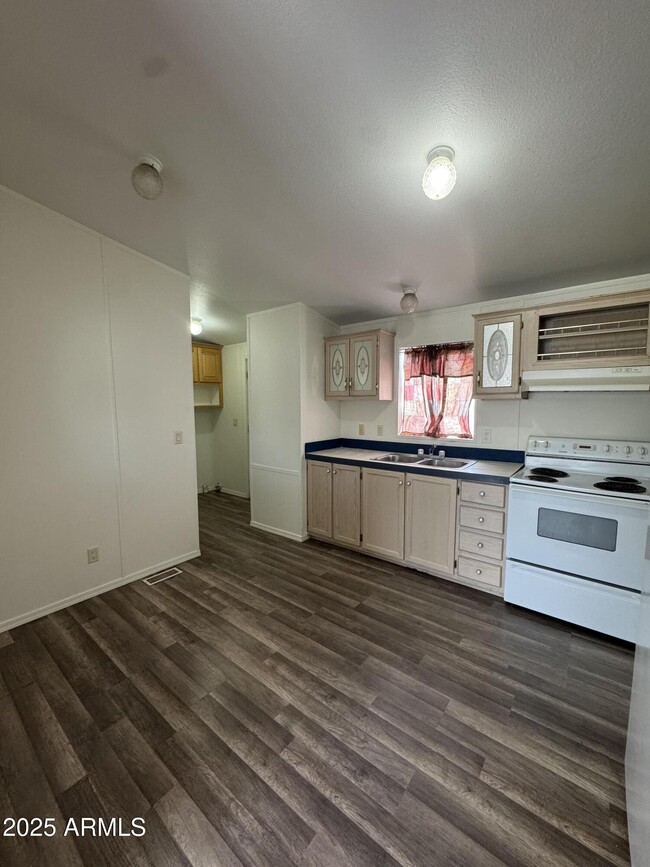 Building Photo - 8601 N 103rd Ave