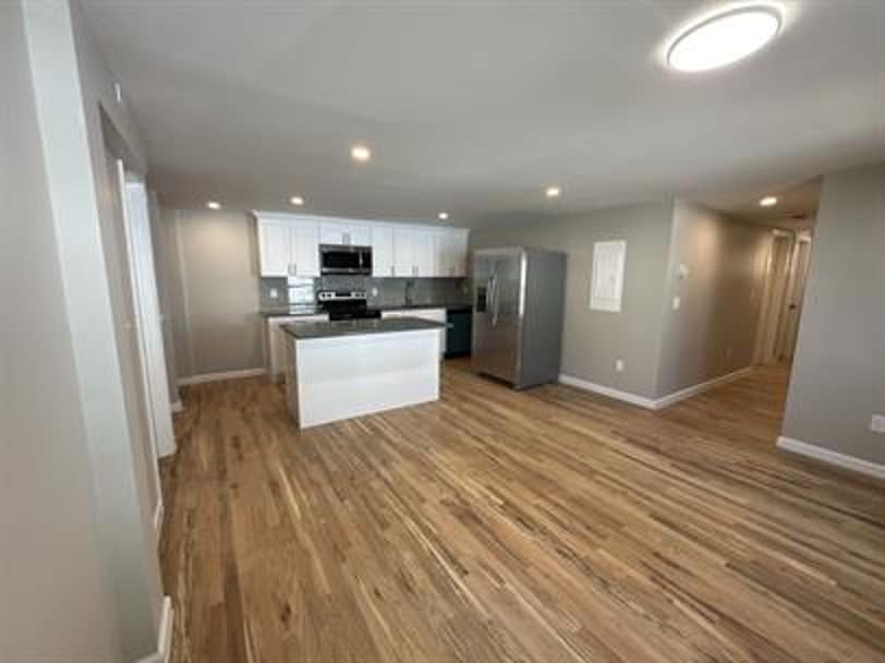 Building Photo - 463 E Main St