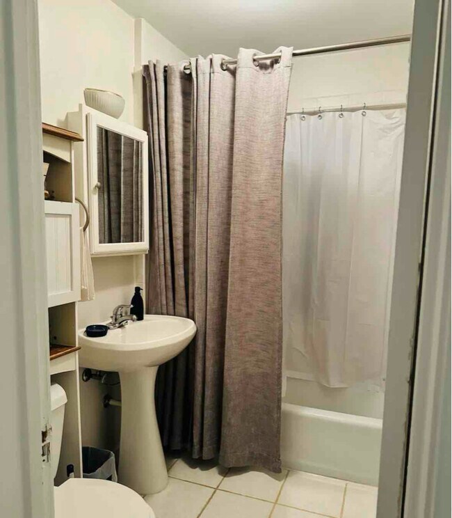 Building Photo - 161 E North Ave