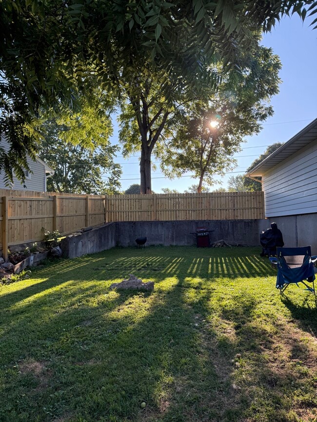 Building Photo - 301 Viking Pl