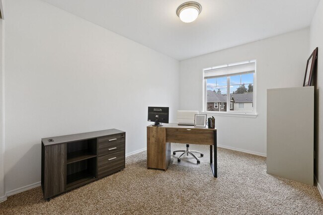 Building Photo - Well maintained 4 bedroom 2.5 bath home in Olympia School District.