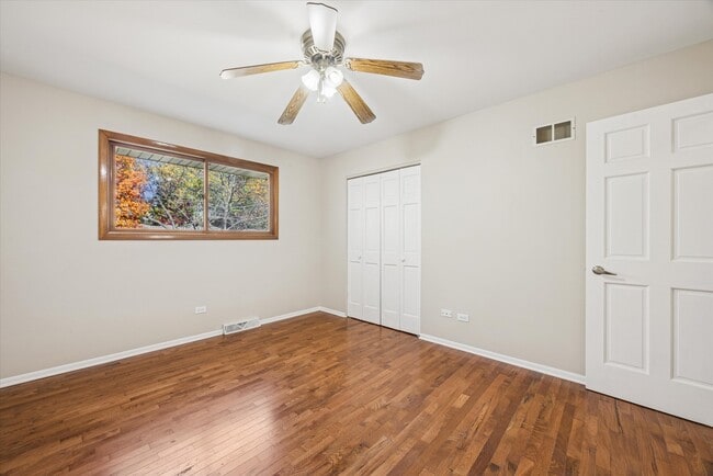 Building Photo - 9S525 Allison Ct