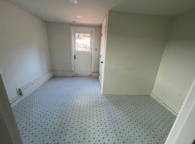 Building Photo - 5685 Jordan Ave