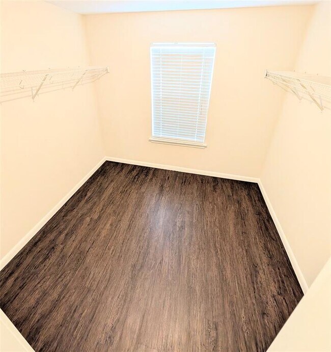 Building Photo - 222 Phillips St