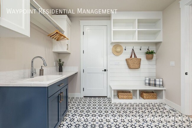 Building Photo - 3570 E Interstellar Ct